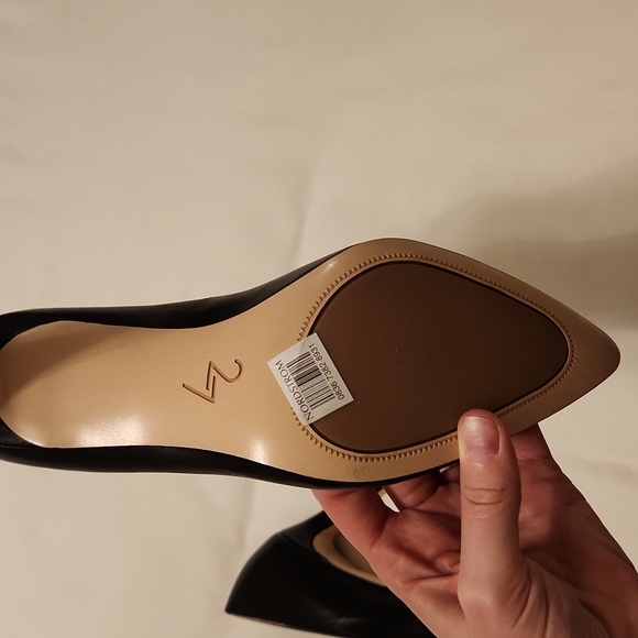 27 Edit Black Pumps - Picture 4 of 5